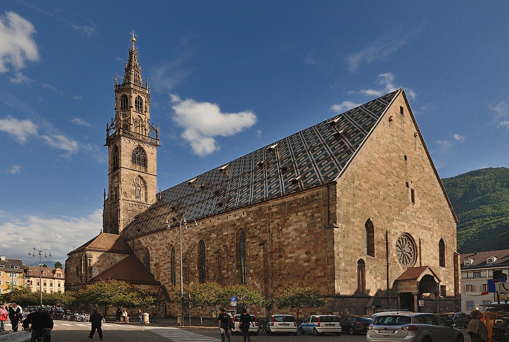 Das Wahrzeichen von Bozen ist der Dom Maria Himmelfahrt  1