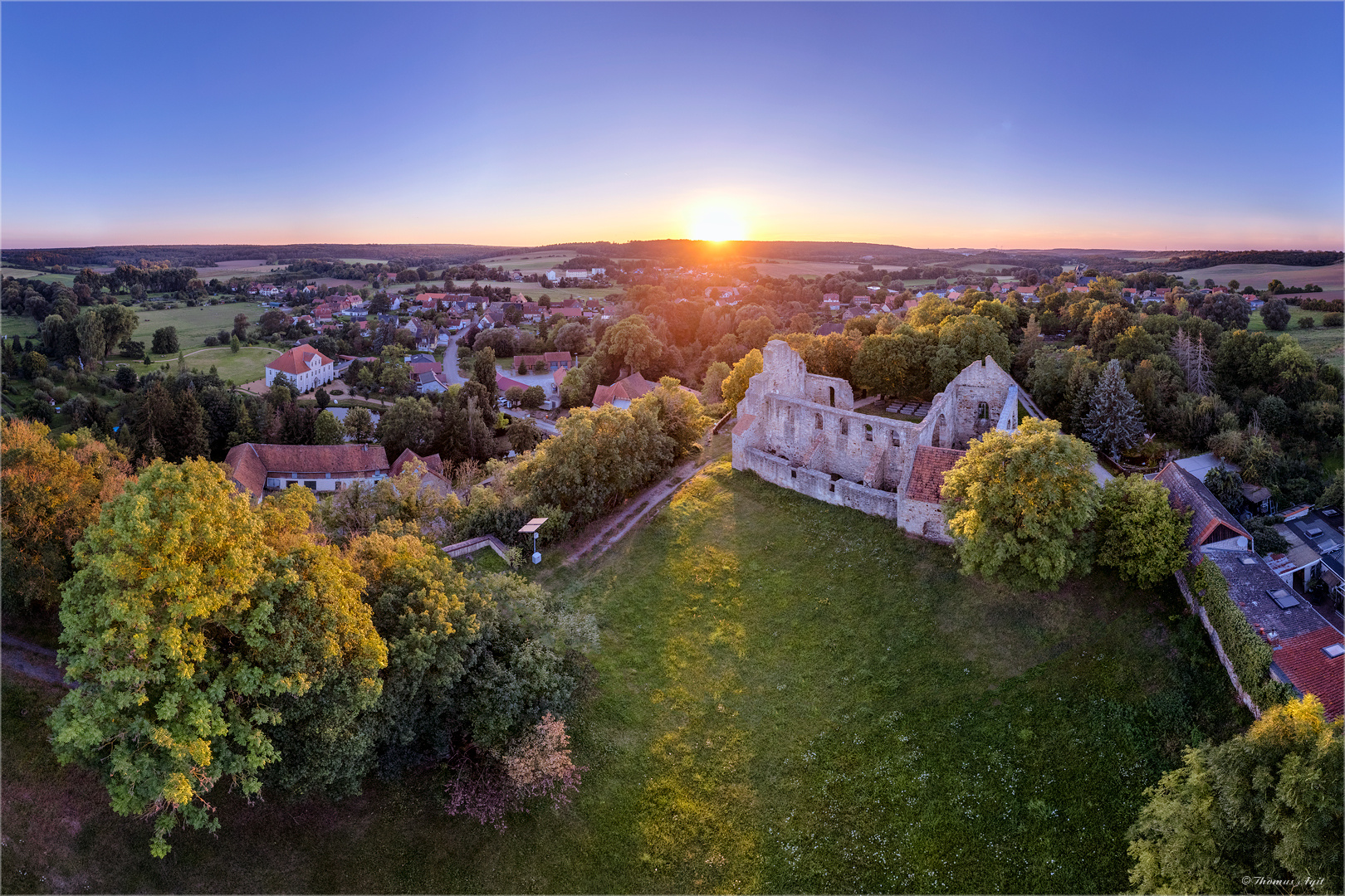 Das Walbecker Kirchenruinensonnenuntergangsbild...