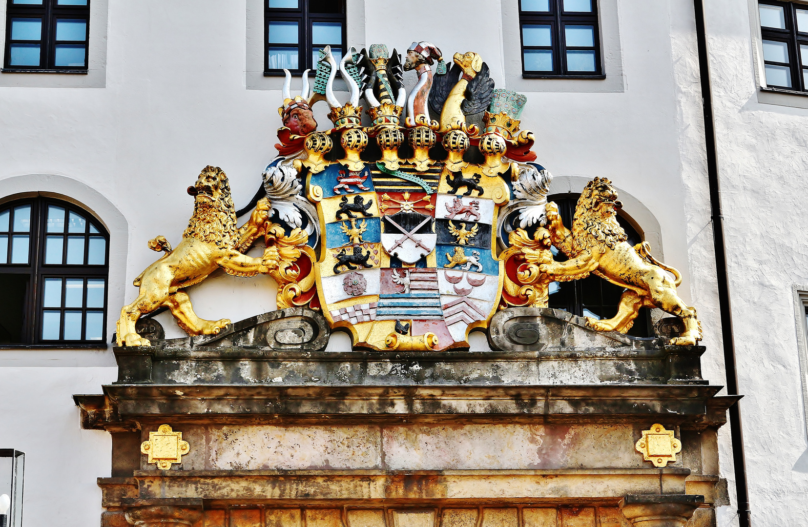 Das Wappen der Wettiner über dem Eingang