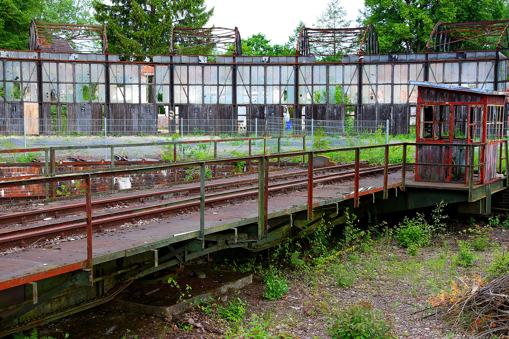 Das war mal unser Coburger Lokschuppen mit Drehscheibe