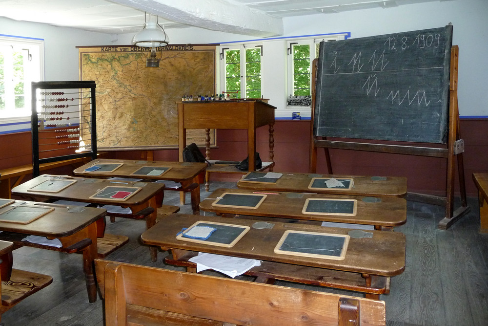 Das waren noch Zeiten (Altes Klassenzimmer im Landschaftsmuseum Hachenburg / Westerwald)