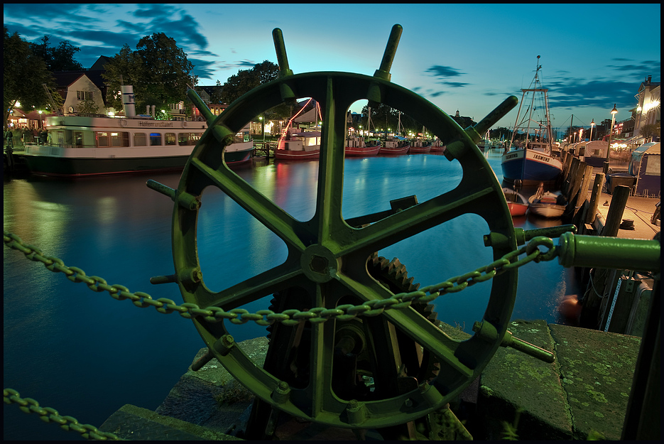 Das Warnemünder Drehbrückenrad am "Alten Strom"