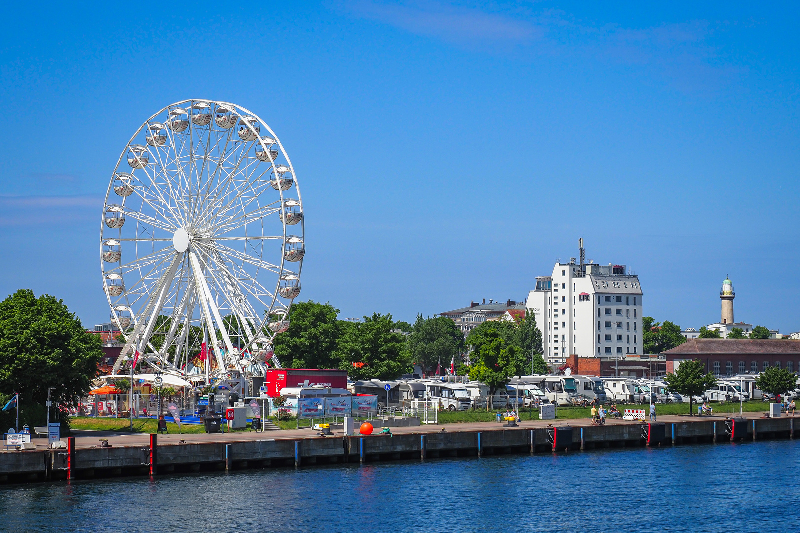 Das Warnemünder Riesenrad darf sich endlich wieder drehen