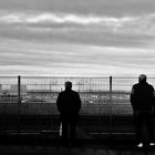 Das Warten auf aufsteigende oder landende Flugzeuge am Flughafen