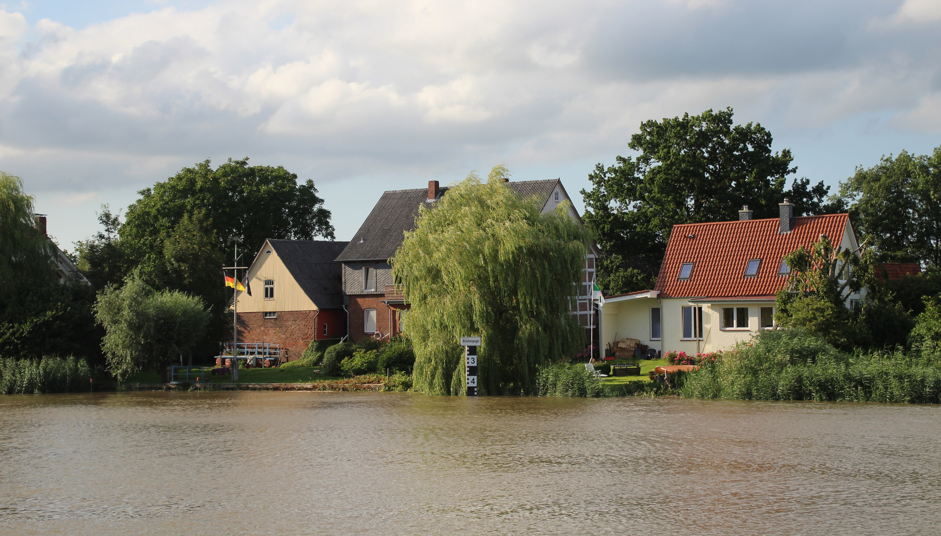 das Wasser der Oste war zu der Zeit sehr hoch ...