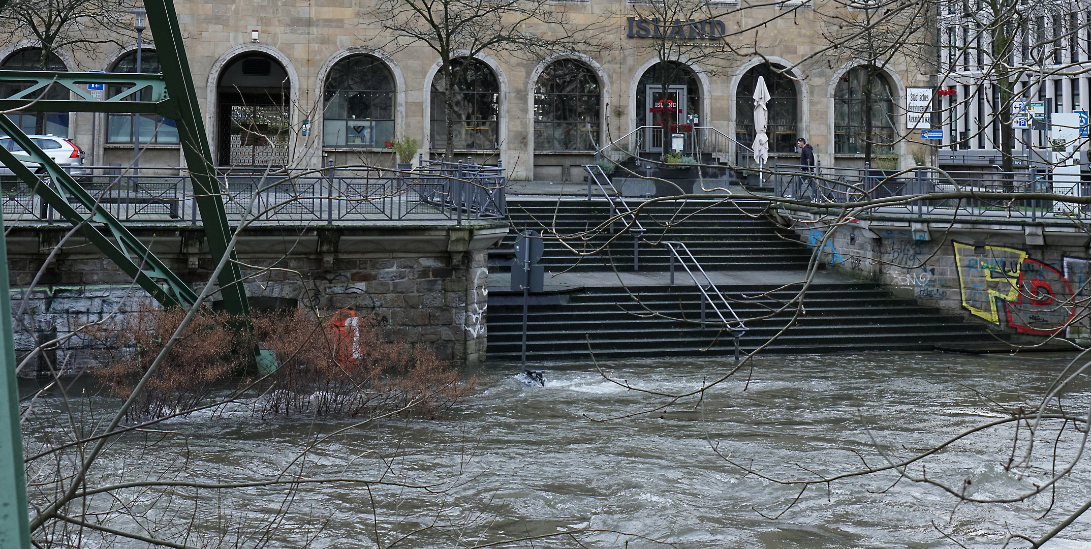 Das Wasser zieht sich zurück