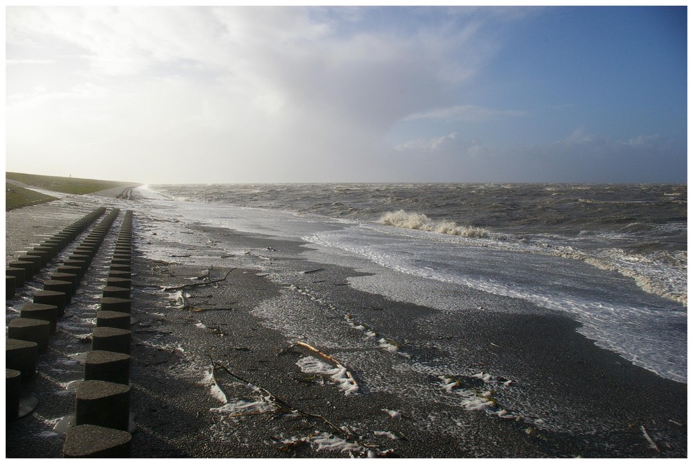 Das Wasser zieht sich zurück...Sturmflut in Norddeich