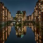 Das Wasserschloss, aufgenommen von der Poggenmühlenbrücke in Hamburg