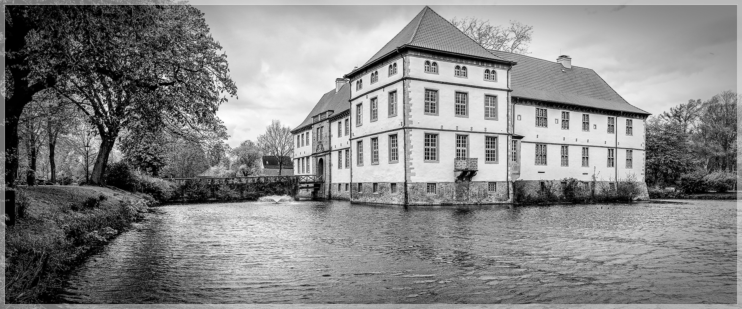 DAS WASSERSCHLOSS