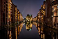 DAS WASSERSCHLOß  DER HAMBURGER SPEICHERSTADT - AUGUST 2017  