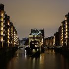 DAS WASSERSCHLOSS IN DER HAMBURGER SPEICHERSTADT - NOVEMBER 2015