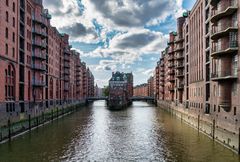 DAS WASSERSCHLOSS IN DER HAMBURGER SPEICHERSTADT - SEPTEMBER 2020