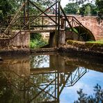 Das Wehr spiegelt sich im Mühlenteich........