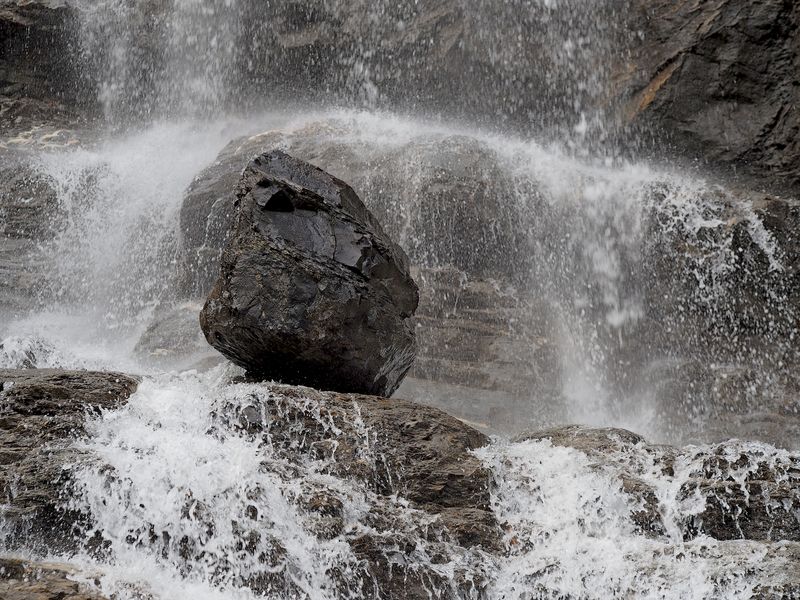 "Das weiche Wasser formt den harten Fels."    (Lao-tse)