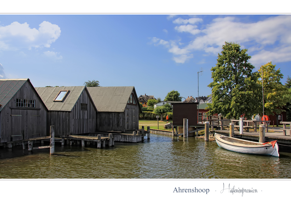 DAS WEISSE BOOT