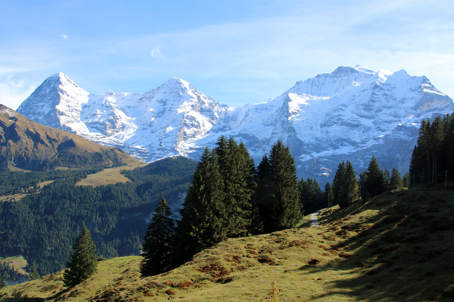 Das weltberühmte Dreigestirn der Berner Alpen Foto & Bild | landschaft ...
