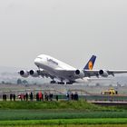 Das "WELTMEISTERTAXI" Lufthansa A380 am 2.Juni 2010 in Stuttgart