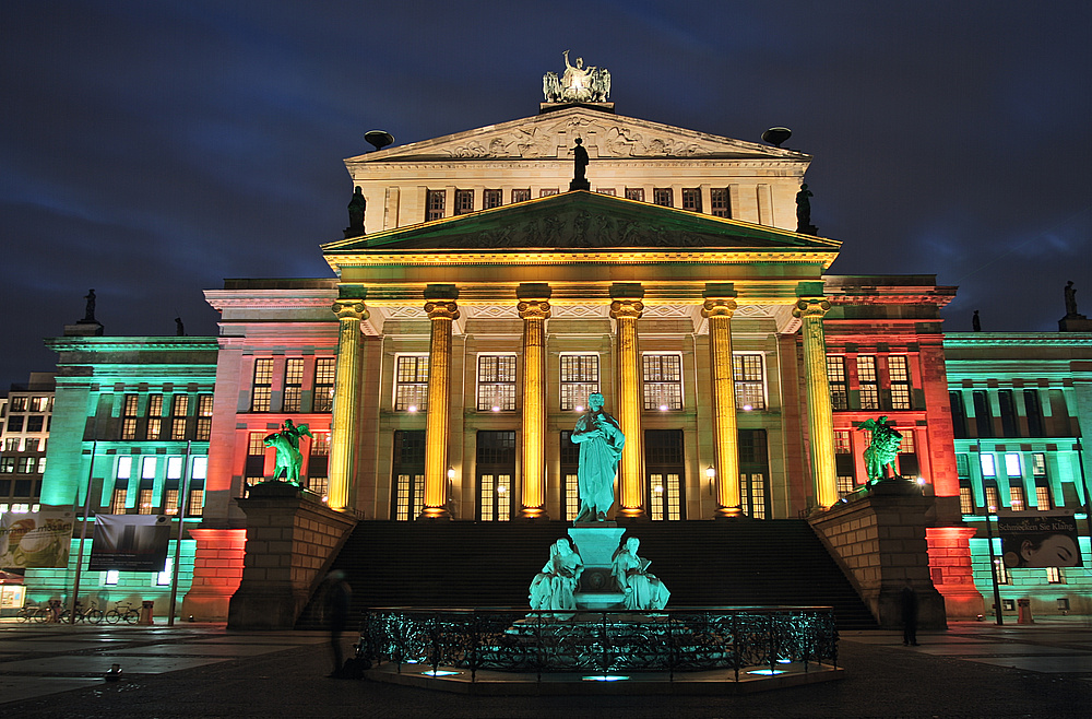 das werde ich bald erleben denn in oktober bin ich in berlin und darauf freu eich mir sehr