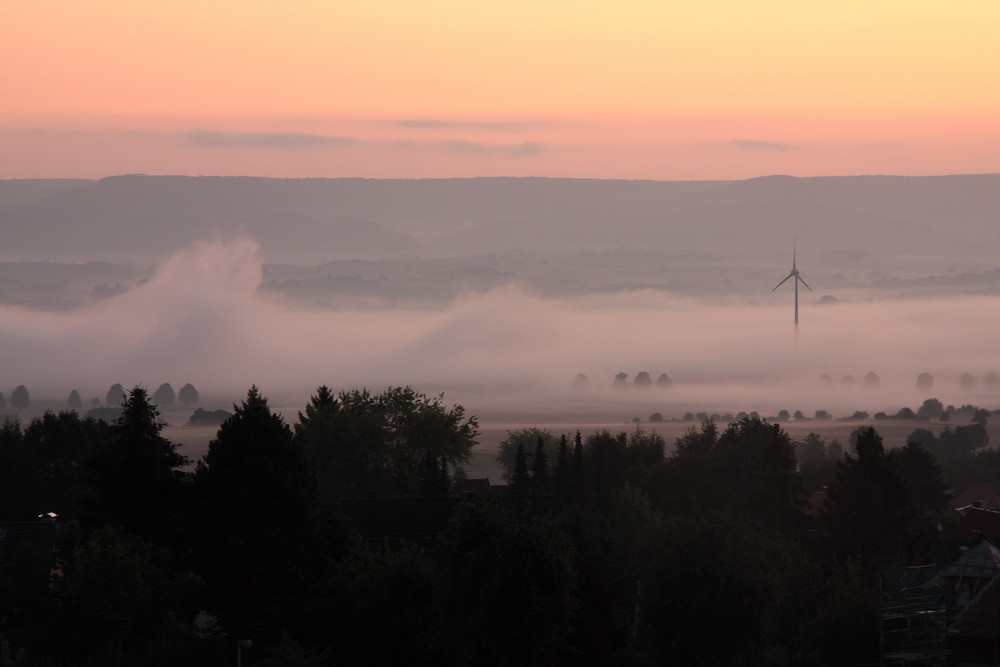 Das Weserbergland kurz vor Sonnenaufgang