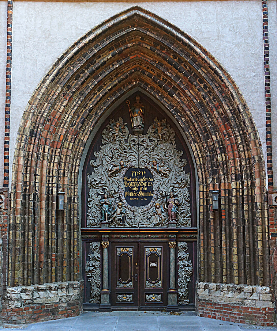 Das Westportal der Kirche St. Nikolai in Stralsund