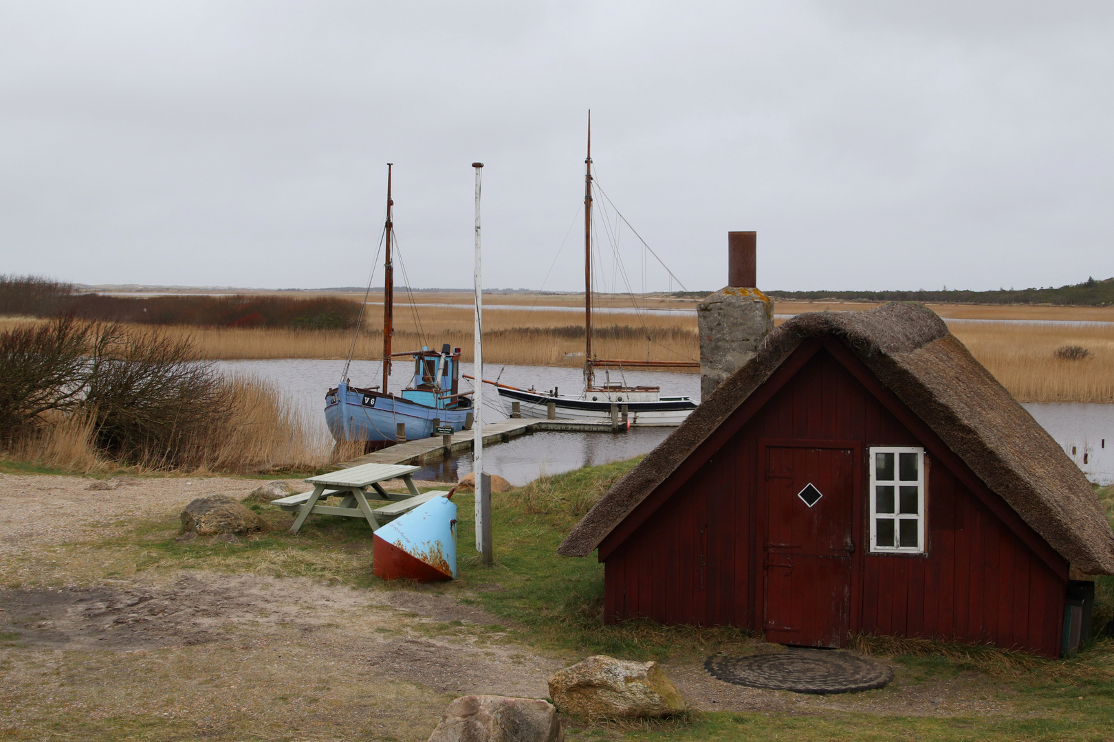 Das Wetter hat sich wieder etwas beruhigt, wie hier im kleinen Hafen von Nymindegab zu sehen ist.