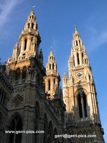 Das wiener Rathaus in einer Postkartenansicht