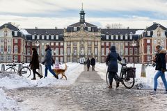 Das winterliche Uni Schloss