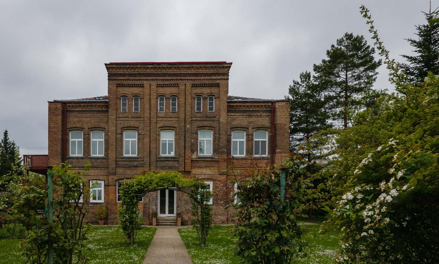 Das Wohnhaus im Grünen