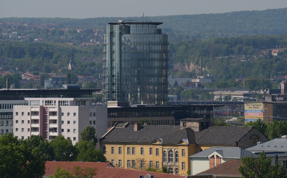 ...das World-Trade-Center in Dresden mal eingebettet...