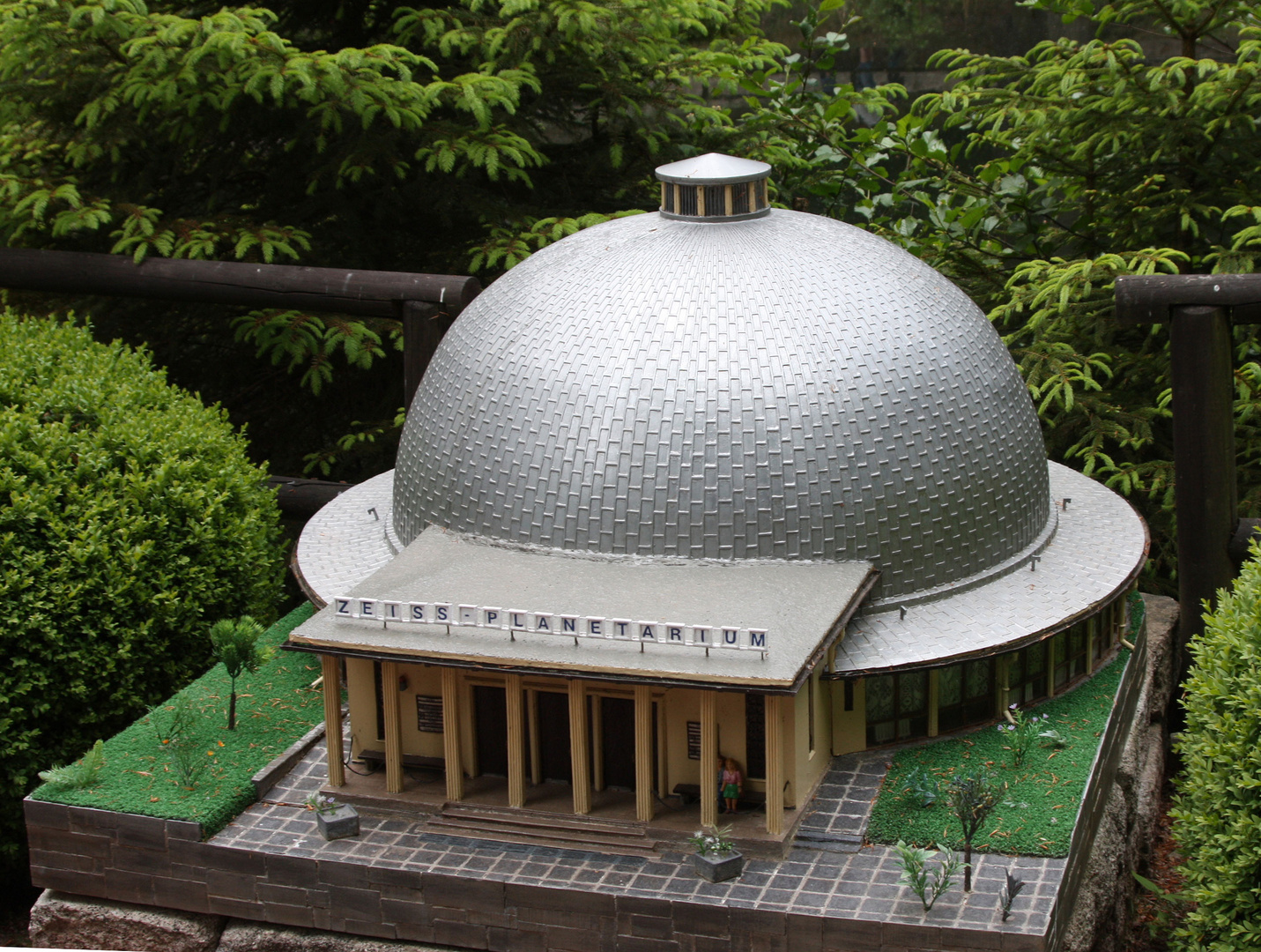 Das Zeiss-Planetarium in Jena im Model