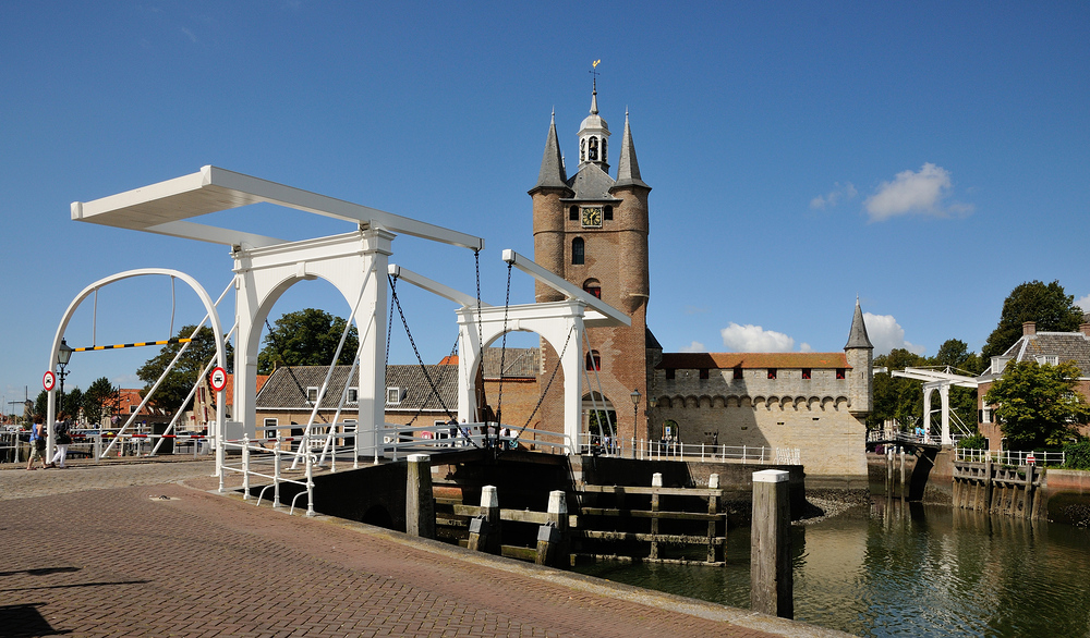 Das Zuidhaven Tor ist eines der drei Stadttore der niederländischen...