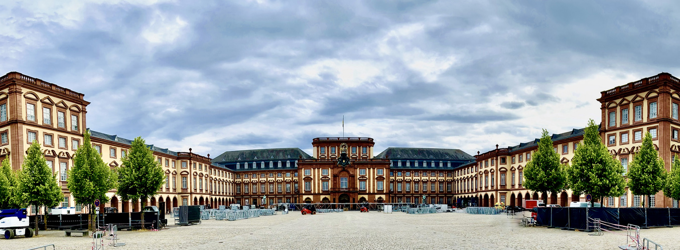 Das zweitgrößte Barockschloss der Welt....