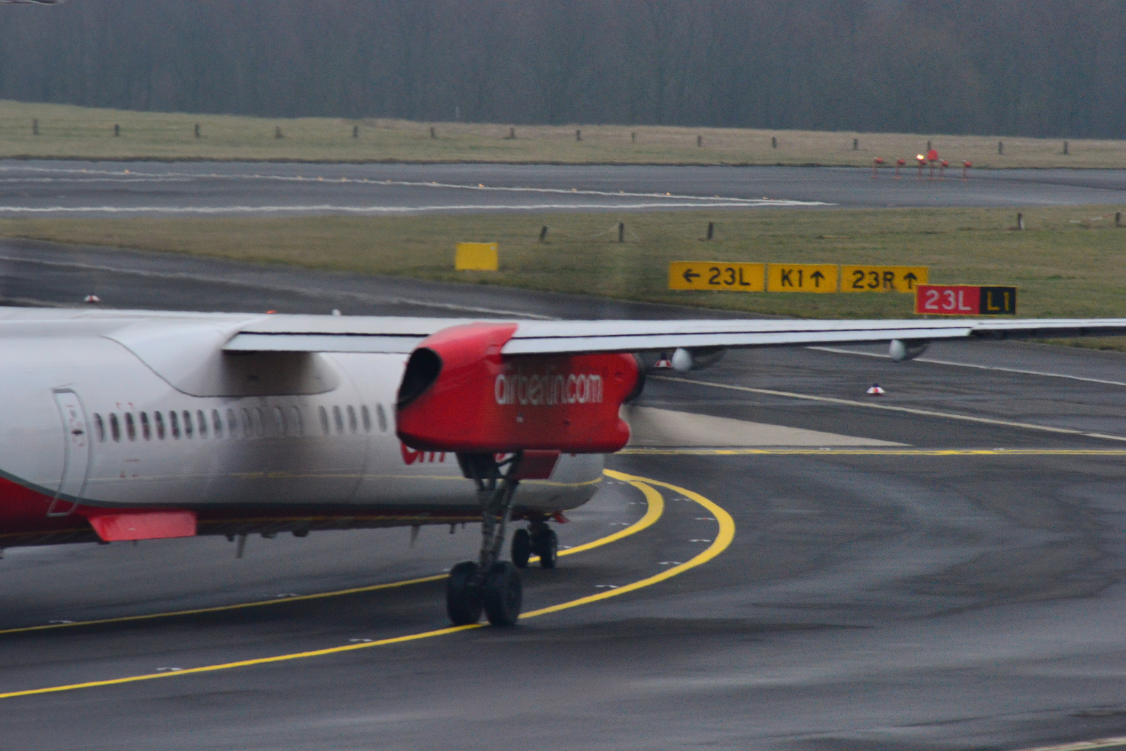 Dash 8 Q400 in Düsseldorf