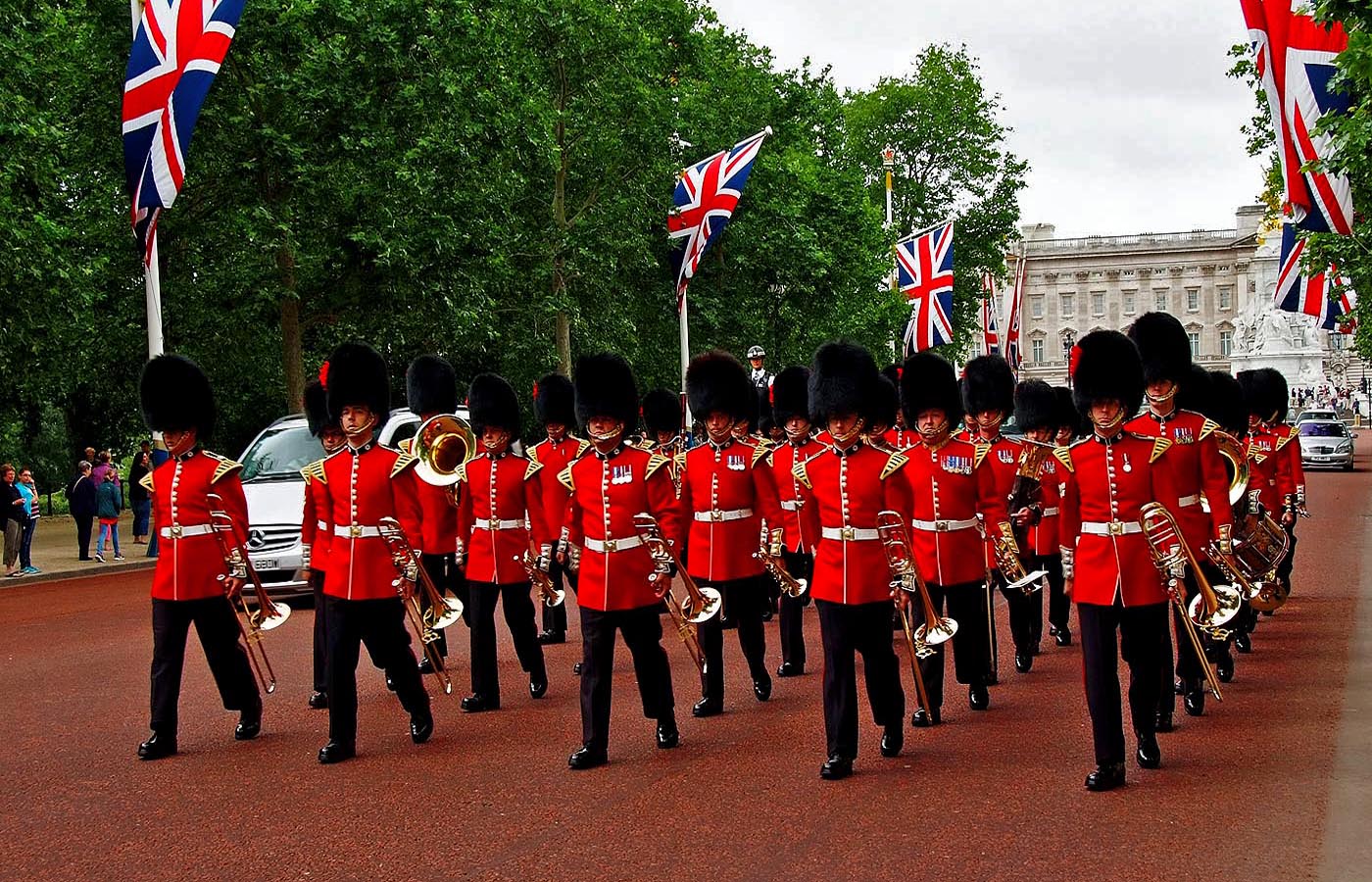 Dass man mich mit Pauken und Trompeten in London empfangen hat, ...