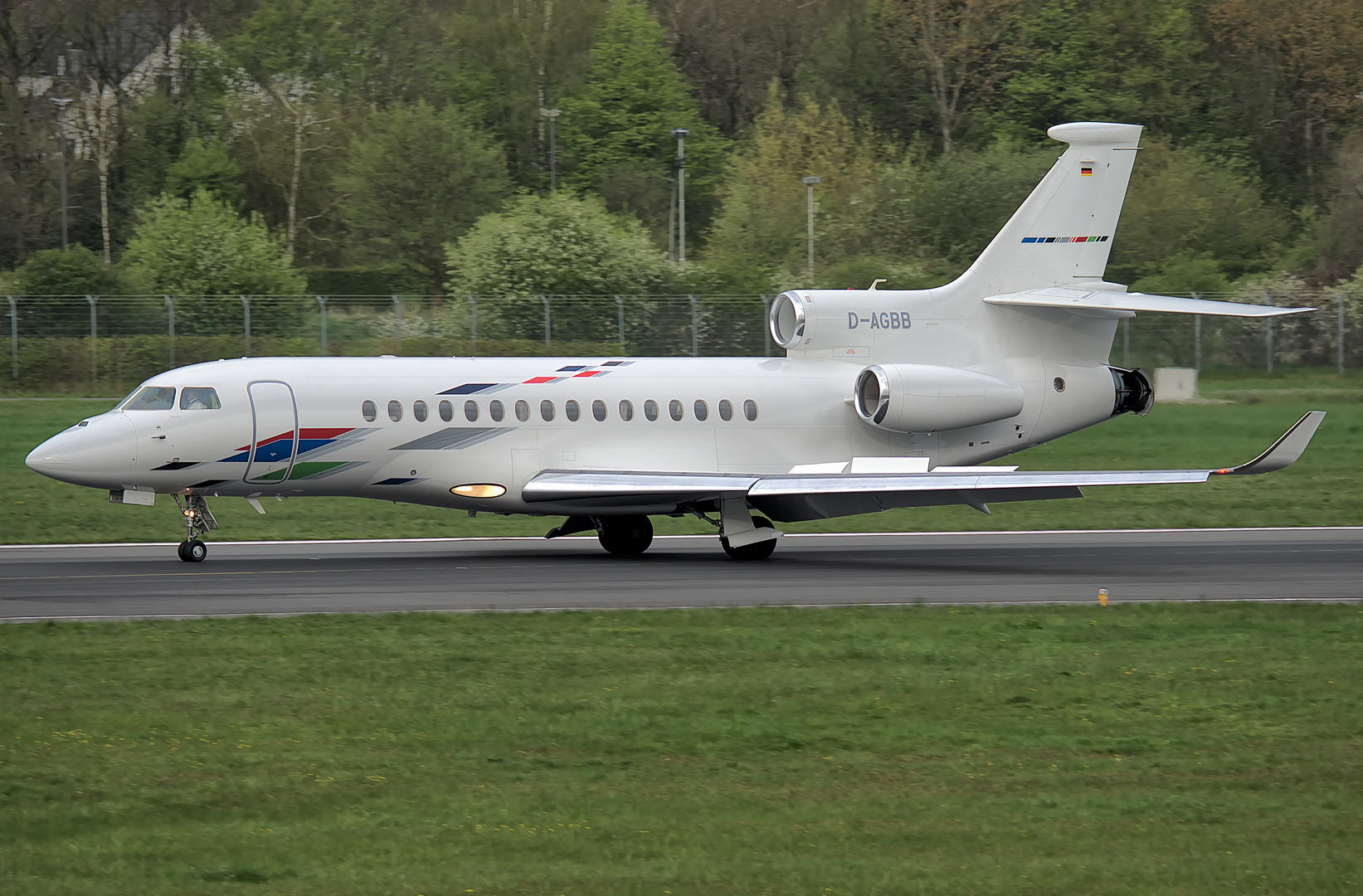  Dassault Falcon 8X - VW Air Service 