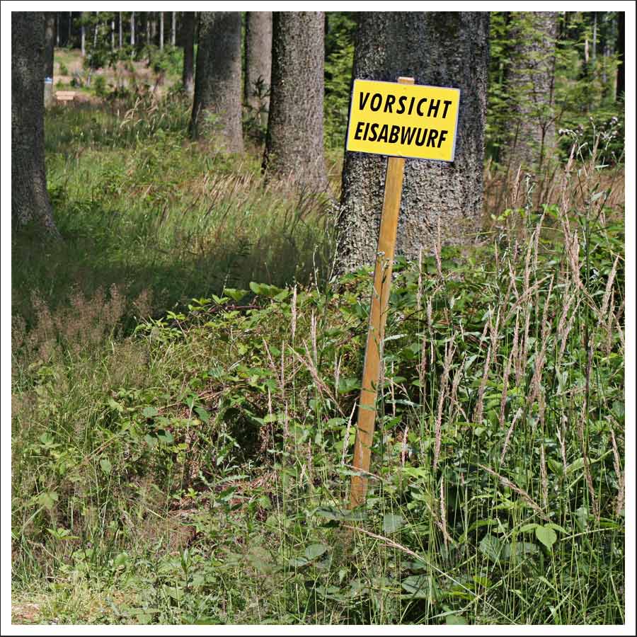 das"SchilderdiezuhundertProzentindenHochsommerpassen"-Quadrat