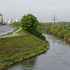 Datteln-Hamm-Kanal und Lippe einträchtig nebeneinander, gesehen von der Eisenbahnbrücke ...