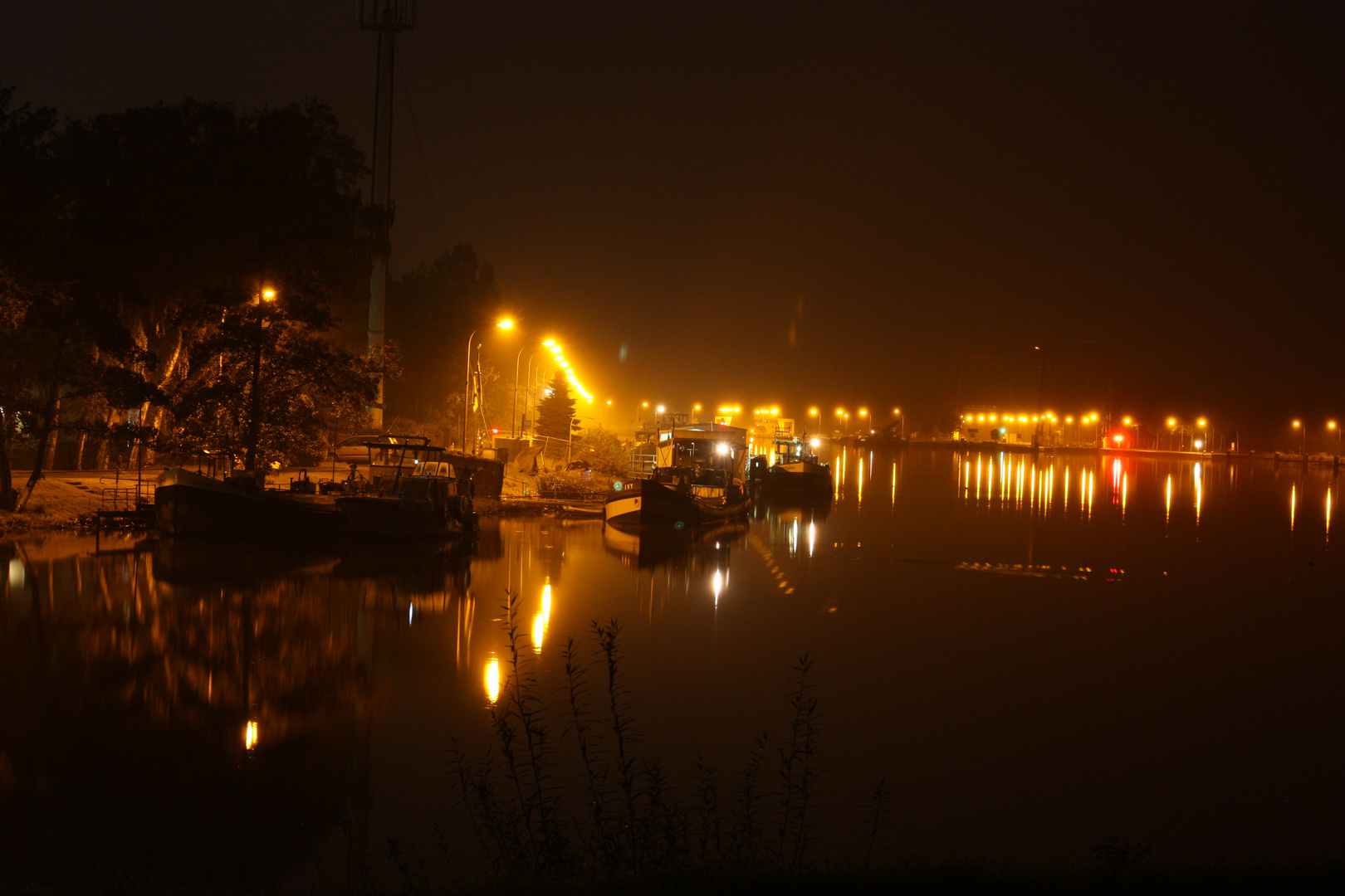 Dattelner Hafenbecken bei Nacht...