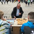 // Dauer Schachspieler auf der  Stuttgarter Königstrasse // Spieleintritt Zwei Euro