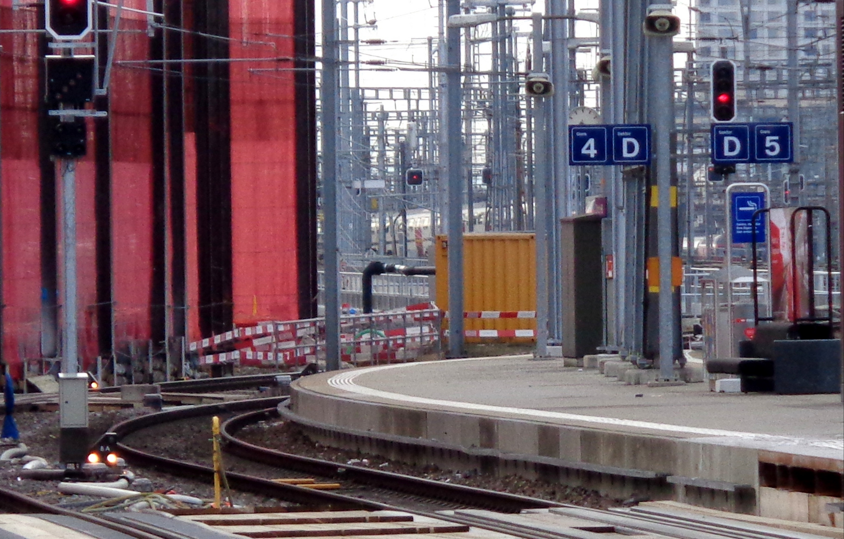 Dauerbahnhöfe - Dauerbaustellen (Stuittgart, Karlsruhe...) Hier: Hbhf Zürich