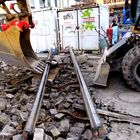 Dauerbaustelle Bertoldsbrunnen - Herausbrechen alter Straßenbahngleise