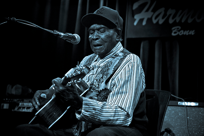 David "Honeyboy" Edwards