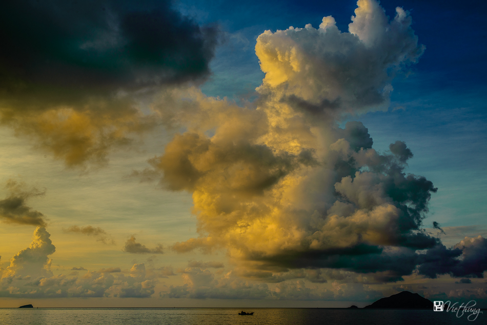 Dawn on Con Dao beach 1