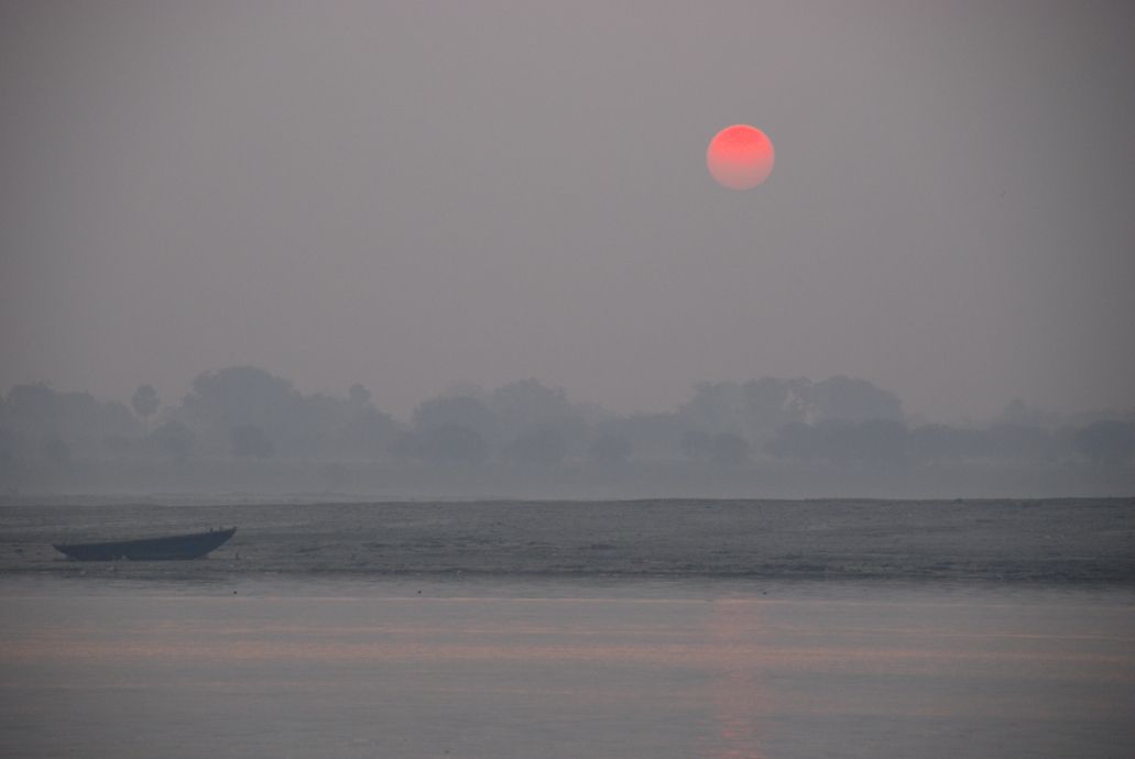 Dawn on Ganges river.(Alba sul Gange)