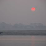 Dawn on Ganges river.(Alba sul Gange)