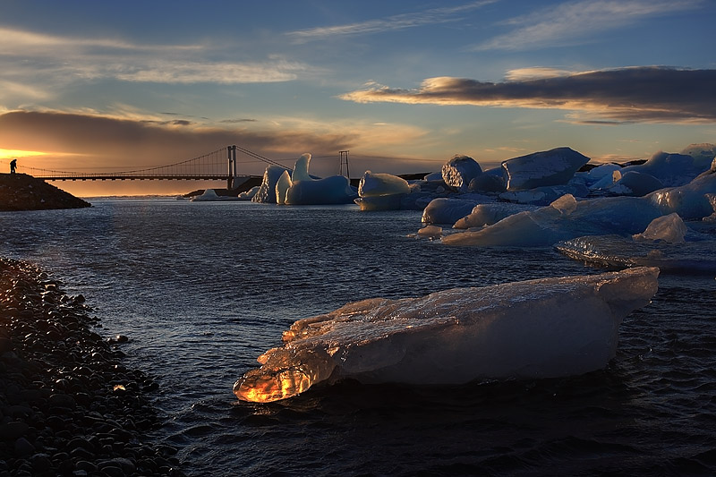 Dawn on the glacial lagoon