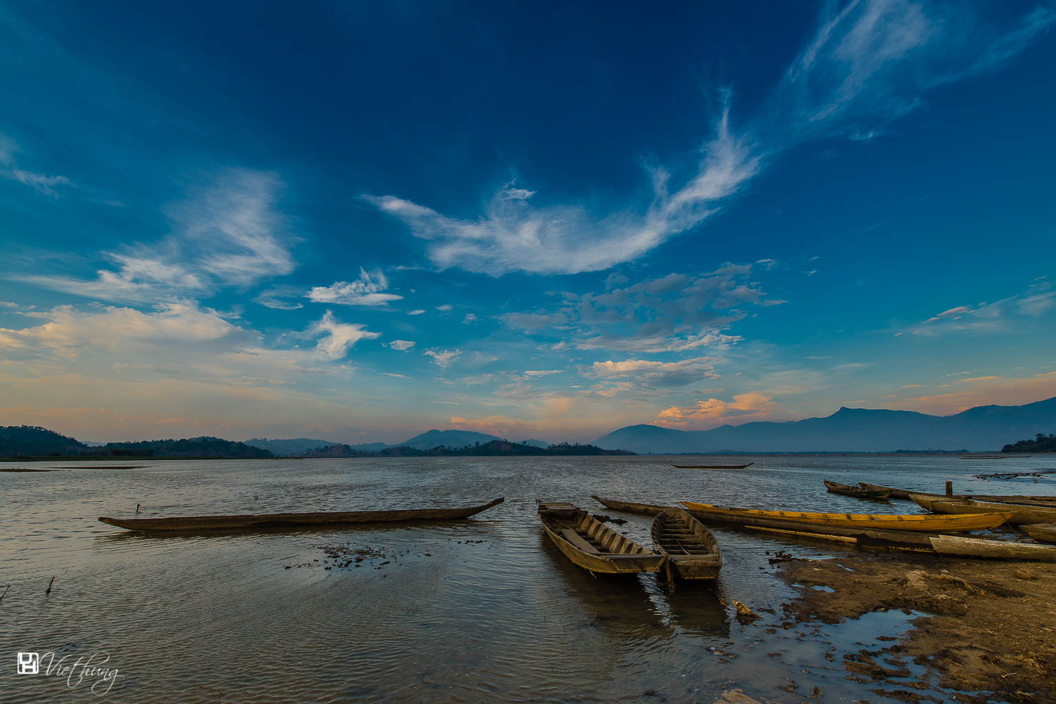 Day end on Lak lake