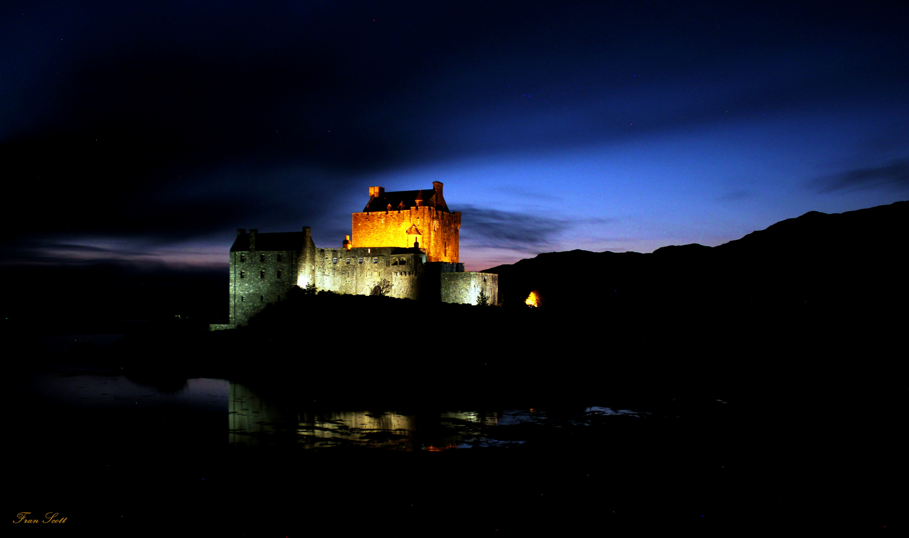 Daydreaming of Scotland XXVIII: Eilean Donan Castle at night