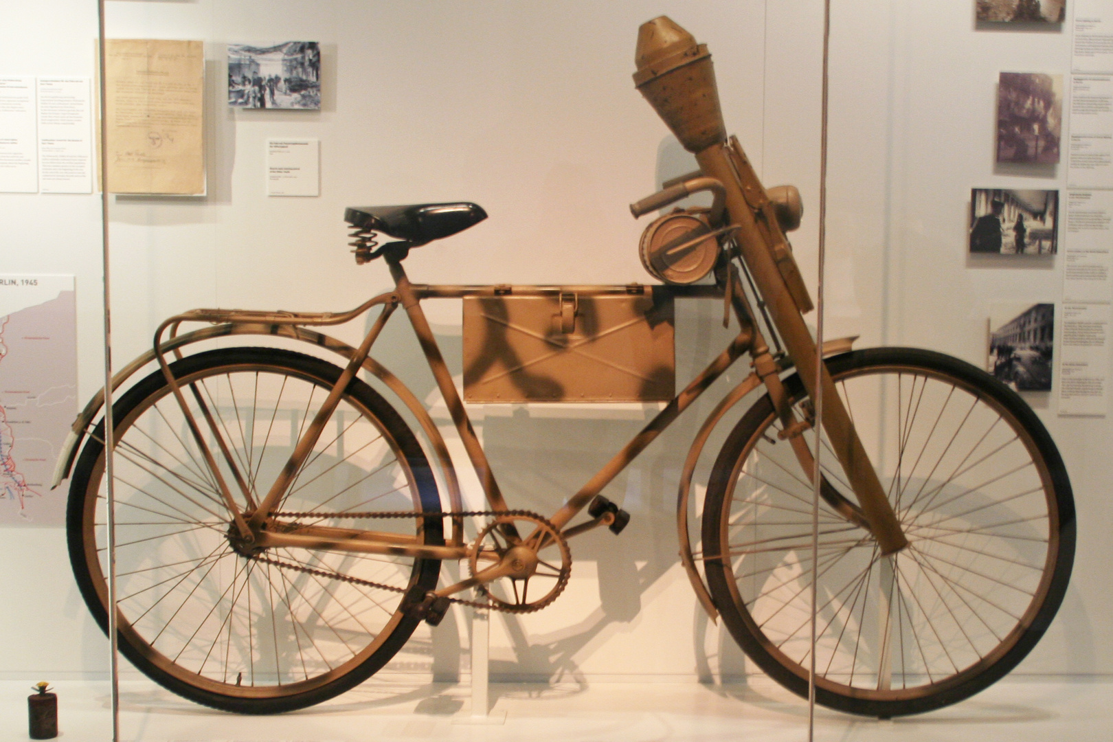 Dazumal: 1945, Fahrrad eines Volkssturmmannes