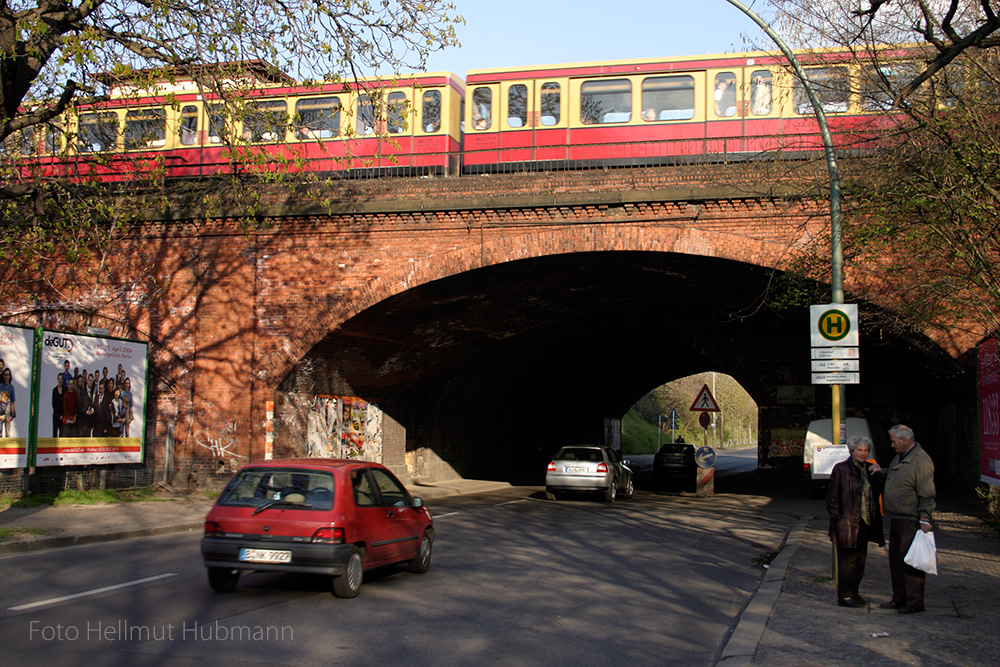 DAZUMAL - DER DUNKLE, ENGER WERDENDE TUNNEL UNTER DEM WASSERTURM